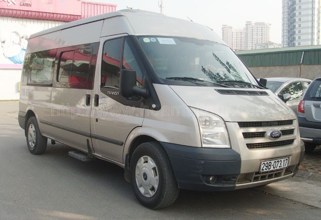 cho thuê xe cưới 16 chỗ Ford Transit